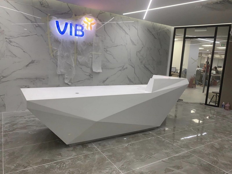  * Quầy lễ tân đá Solid Surface, một gợi ý mới trong thiết kế. Các mẫu quầy lễ tân được uốn cong không mối nối tạo điểm nhấn hoàn hảo để lại cho khách hàng ấn tượng sâu sắc.